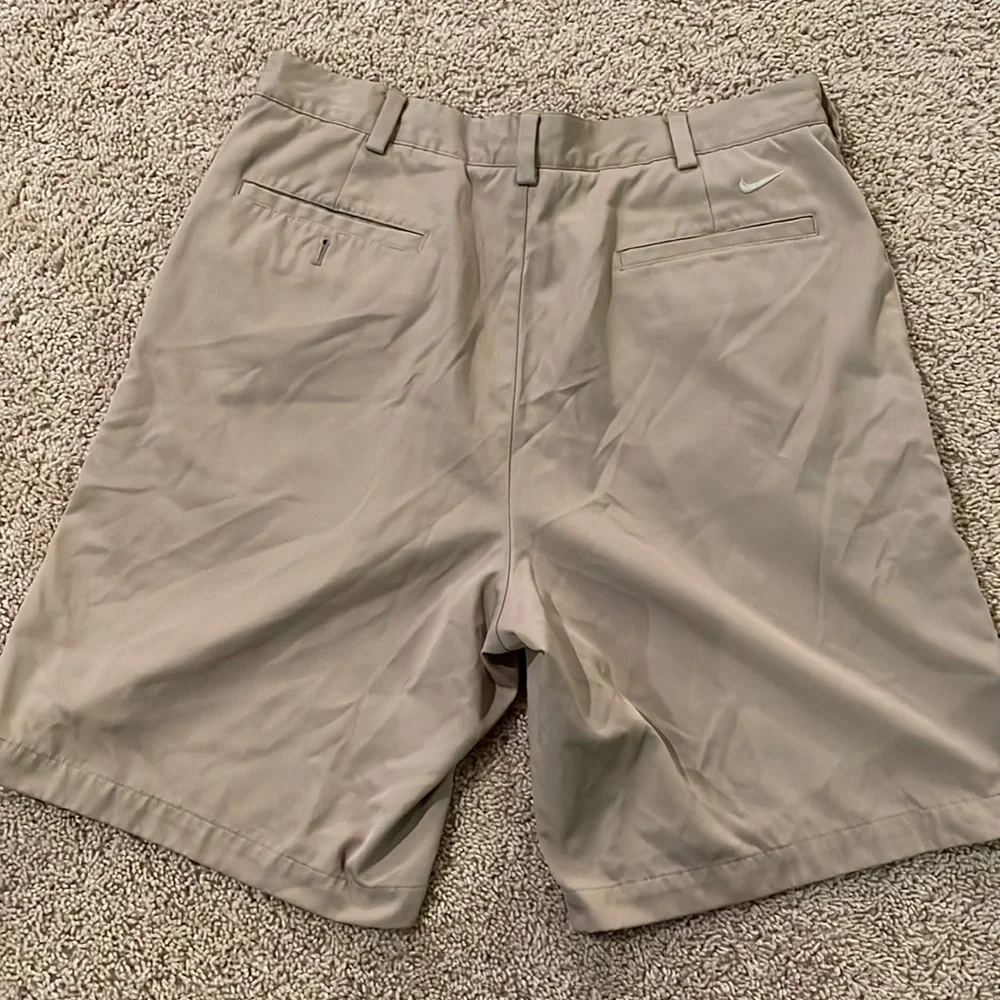 Nike golf shorts - Picture 4 of 5